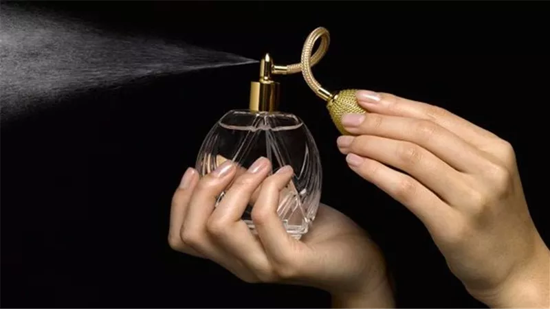 دراسة: العطور والـPhthalates تؤثر على خصوبة المرأة