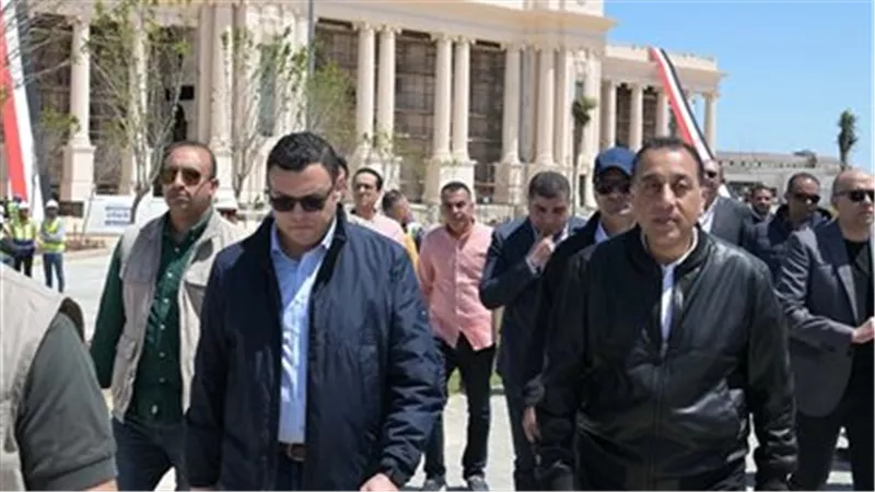 رئيس الوزراء يتفقد مشروع 