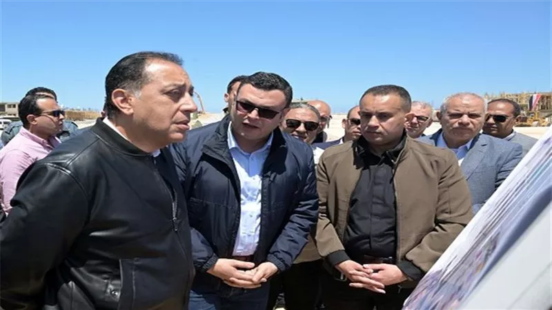 رئيس الوزراء يتفقد أبراج الداون تاون بالعلمين الجديدة