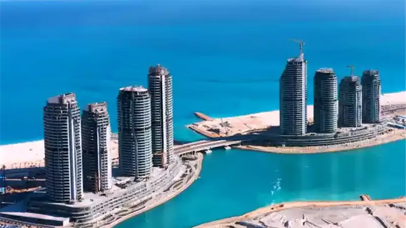 نشاط يومي وخدمات متكاملة في ممشى العلمين الجديدة خلال موسم الصيف |فيديو