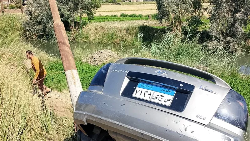 بينهم أجانب.. إصابة 6 أشخاص في تصادم 3 سيارات ‏على طريق وادي الريان بالفيوم