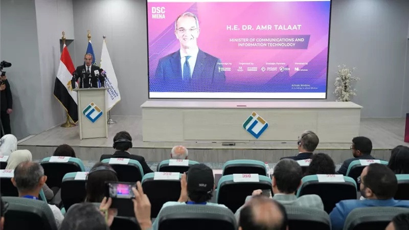 وزير الاتصالات: نستهدف تدريب 30 ألف متخصص بالذكاء الاصطناعي ودعم 250 شركة 