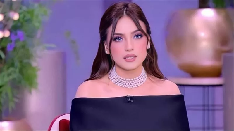الأهلي خد زيزو وبن شرقي.. ياسمين عز للزوجات: شيلي كل حاجه حمراء من قدام زوجك 
