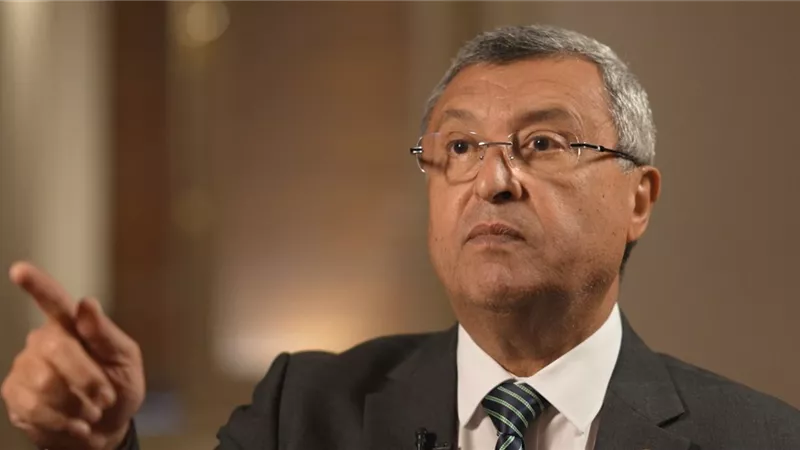 كيف تتحمل الدولة أعباء دعم المواد البترولية؟ .. وزير البترول الأسبق يجيب| خاص