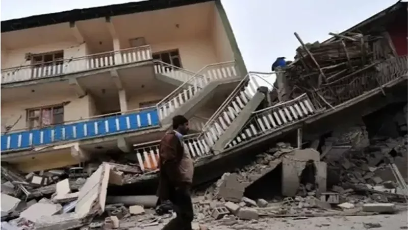 خوف وقفز من الشرفة..المصريون يوثقون لحظة وقوع الزلزال داخل منازلهم