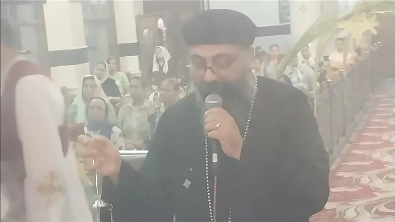 قداس صلاة خميس العهد بكنيسة أبي فام الجندي في قنا|فيديو