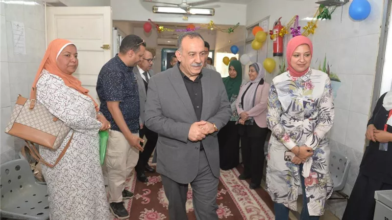 محافظ أسيوط يتفقد مركز الأطفال المعثور عليهم بمديرية الصحة