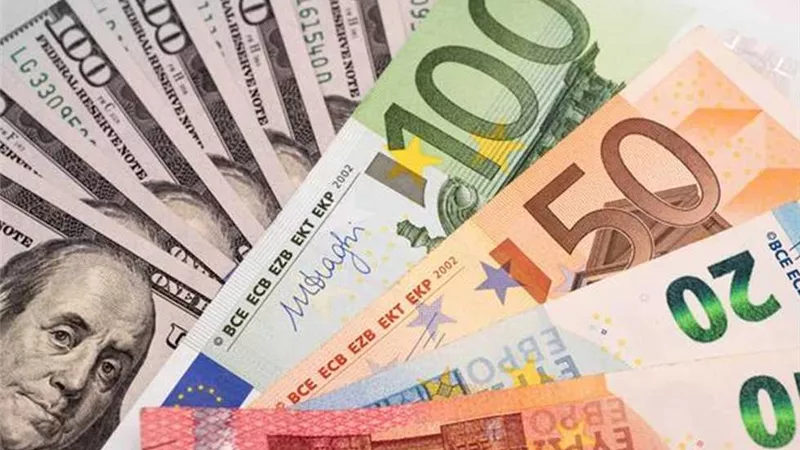 سعر اليورو مقابل الجنيه خلال منتصف تعاملات اليوم الأحد بالبنوك 
