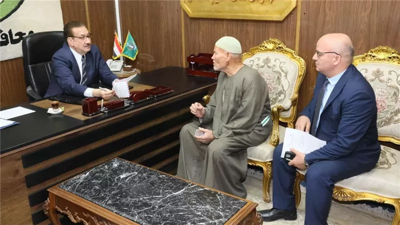 محافظ المنوفية يفحص طلبات المواطنين ويوجه بإجراءات عاجلة وحلول فورية