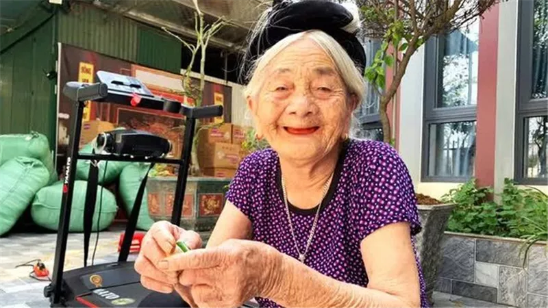 قصة ملهمة.. امرأة تبلغ 97 عامًا تبهر العالم بروتينها الرياضي اليومي
