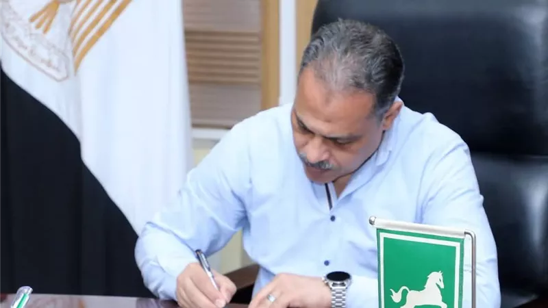 مصدر مسئول يكشف حقيقة صفع محافظ الشرقية لأحد المواطنين بسبب مخالفة مرورية 