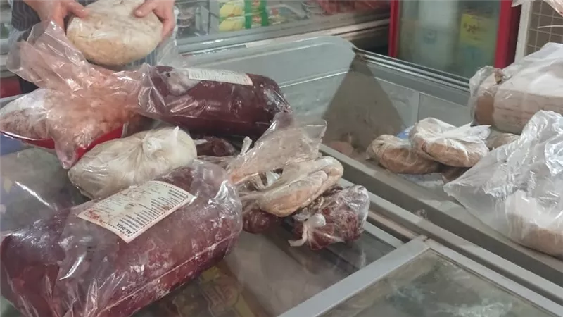 محافظ أسيوط: ضبط نصف طن لحوم غير صالحة للاستهلاك وحلوى أطفال منتهية الصلاحية 