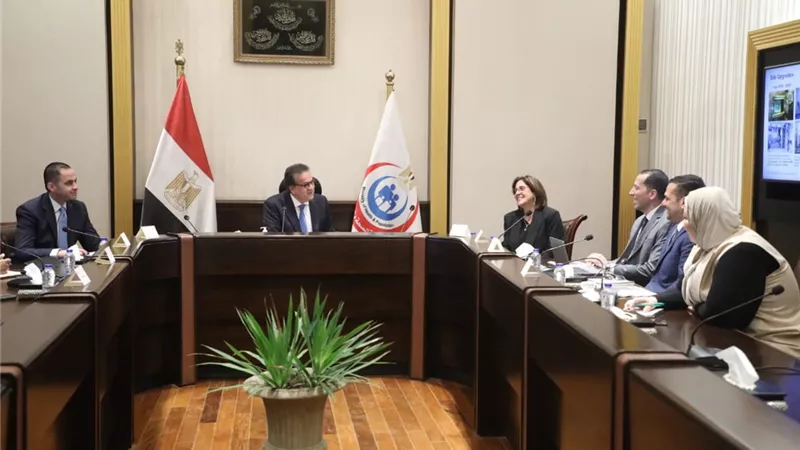 وزير الصحة يستقبل ممثلي شركة نوفارتس لبحث التوسع في خطوط الإنتاج المحلية