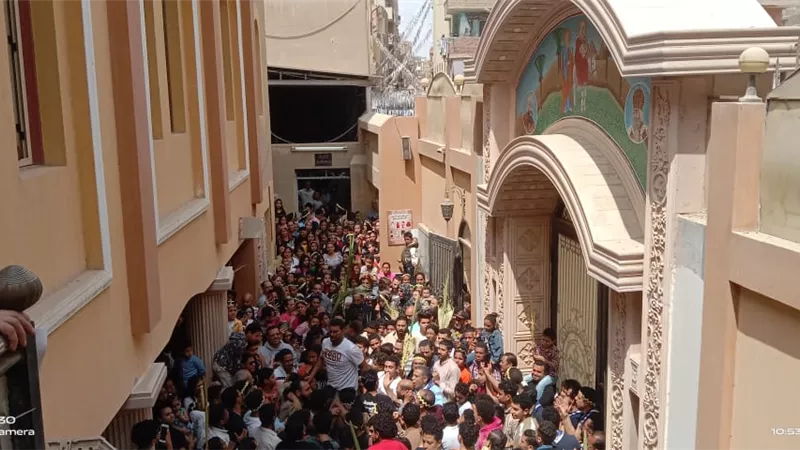 الفرحة تعم الوجوه.. كنائس السويس تحتفل بأحد الشعانين