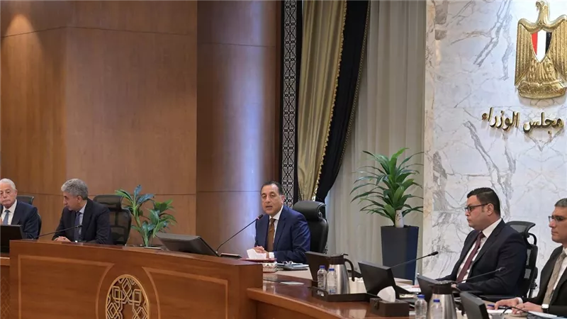 مدبولي يتابع موقف أعمال منطقة الأهرامات ومخططات إحياء نزلة السمان