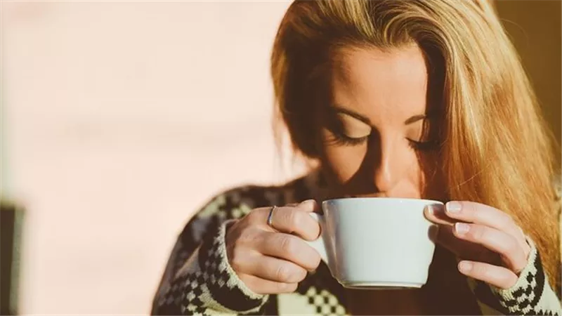 هل تناول هذه الأطعمة والمشروبات على معدة فارغة يهدد صحتنا