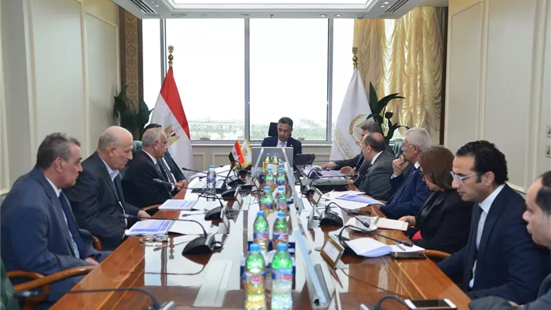 وزير التموين يبحث مع 