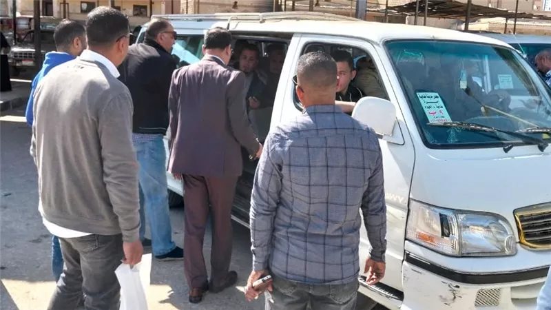 رئيس مدينة طامية بالفيوم يتابع مواقف السيارات ويوجه بالالتزام بالتعريفة الجديد