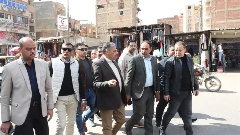 محافظ الشرقية يٌقيل نائب رئيس مركز منيا القمح ويُحيل مسؤول الإشغالات للتحقيق