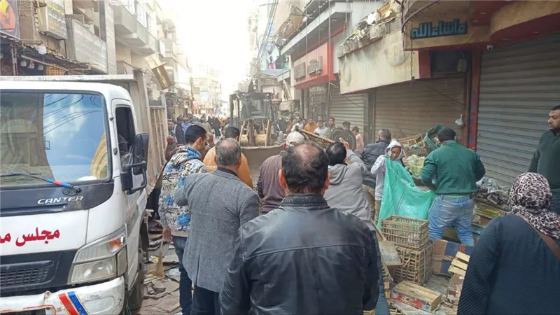 محافظ الشرقية يوجه بإزالة التعديات والتندات المخالفة ومنع سرقة الكهرباء 