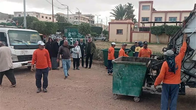 محافظ الإسكندرية: توزيع 55 حاوية مخلفات و25 سلة بالمناطق الأكثر احتياجا