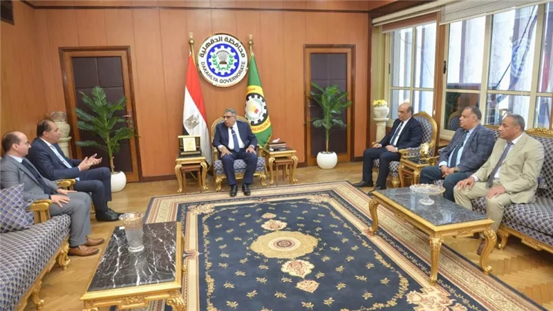 لدعم التحول الرقمى.. محافظ الدقهلية يستقبل نائب رئيس هيئة الشراء الموحد