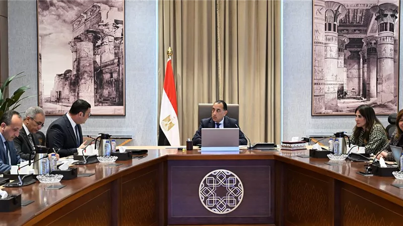 رئيس الوزراء يستعرض مشاركة القطاع الخاص في تنفيذ وحدات الإسكان الاجتماعي 