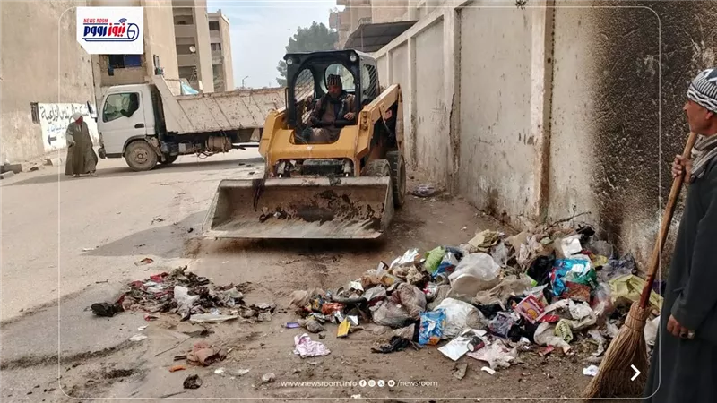 تنفيذا لتوجيهات محافظ قنا.. رفع 35 طنا من تراكمات القمامة بقرية «المحروسة»