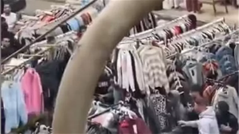 الأجهزة الأمنية تفحص فيديو لمشاجرة بين البائعين بأسلحة بيضاء