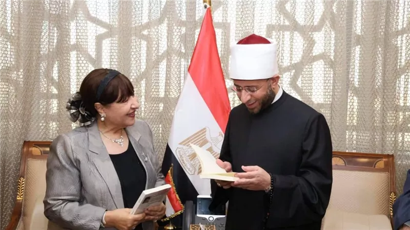 وزير الأوقاف يستقبل الكاتبة مريم توفيق ويؤكد: صاحبة رؤية وطنية