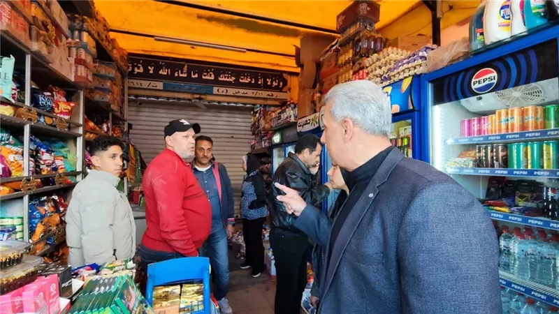 غلق وتشميع سوبر ماركت بحي الزهور لمخالفته التسعيرة وبيع سلع منتهية