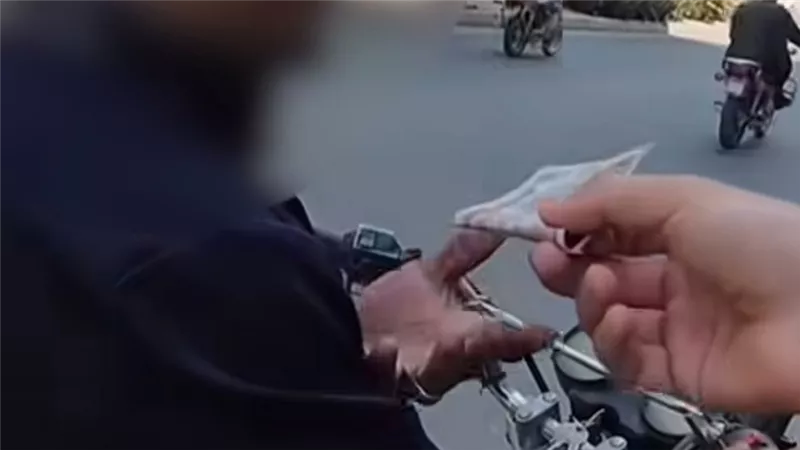 الأقصر: ضبط عاطل حاول عرض مخدرات على سائح أجنبي بعد تداول فيديو