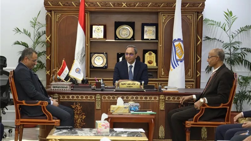 محافظ قنا يستقبل وفد وزارة المالية لبحث سبل التعاون وتعزيز الموارد الذاتية