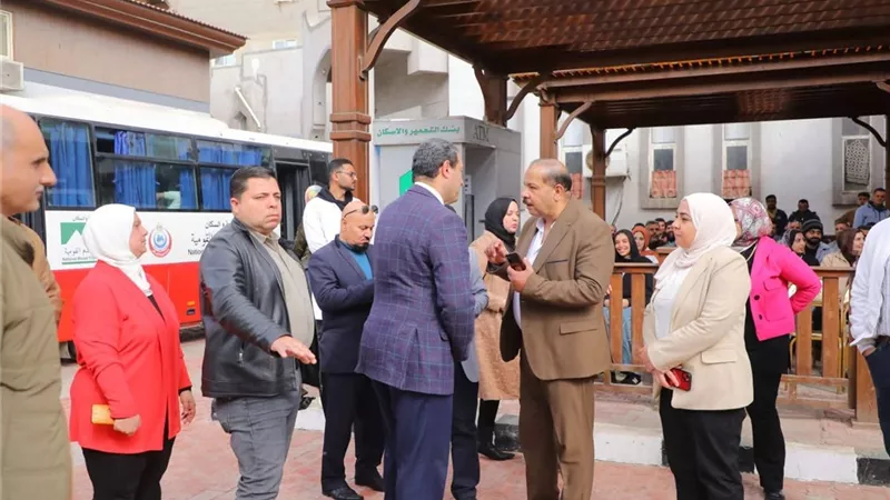 محافظ دمياط يتفقد حملة التبرع بالدم بشركة مياه الشرب والصرف الصحي