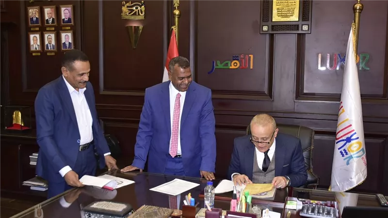 بنسبة نجاح 76.4%..محافظ الأقصر يعتمد نتيجة الفصل الدراسى الأول للشهادة 