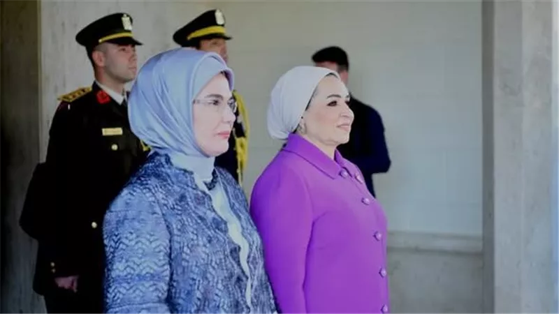 السيدة انتصار السيسي ترحب بزيارة قرينة الرئيس التركى لمصر|صور