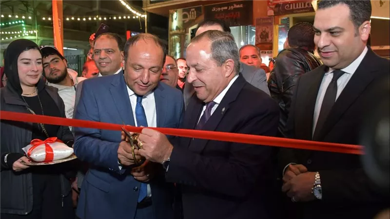 الفرخة بـ 55 والأرز بـ 20 جنيها.. محافظ بورسعيد يفتتح معرض رمضان 