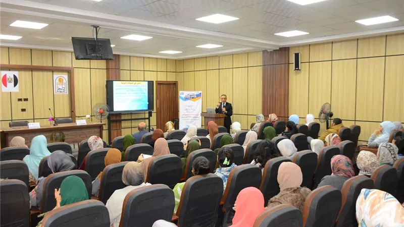 كيف تبني مسيرتك العلمية؟.. جلسة علمية ضمن دورة إعداد المعلم الجامعي بأسيوط