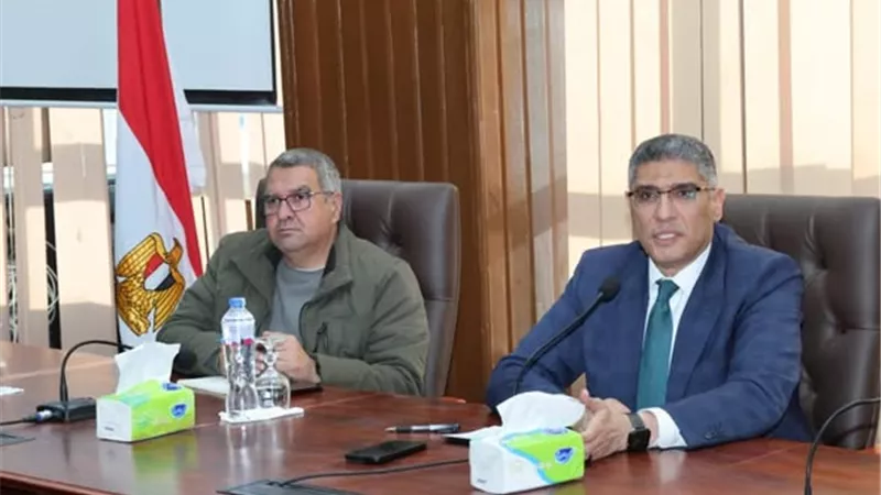 إلزام المحال التجارية بالجيزة بوضع صناديق قمامةأمامها للارتقاء بالمظهر الحضاري