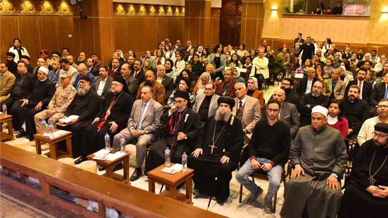 بحضور القيادات التنفيذية والدينية.. محافظ أسيوط يشهد فعالية يوم الصلاة والدعاء