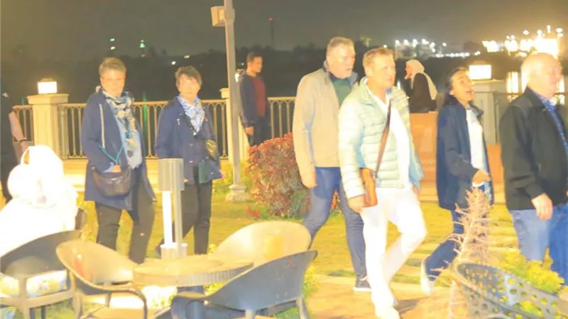 28 سائحًا أجنبيًا بزيارة لممشى بنى سويف السياحى ضمن رحلتهم النيلية في مصر