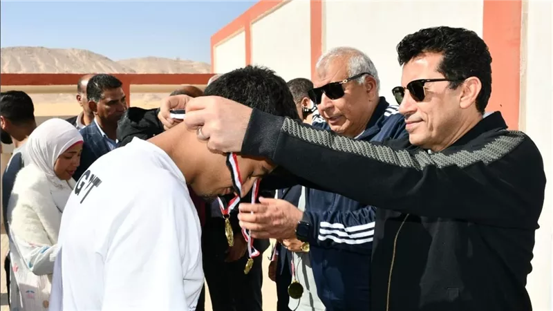 وزير الرياضة ومحافظا الوادي الجديد ومطروح يشهدون ختام بطولة الرماية