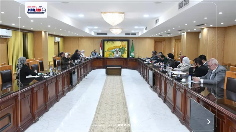 محافظ الفيوم وأعضاء مجلسي النواب والشيوخ يناقشان عدداً من مشكلات المواطنين
