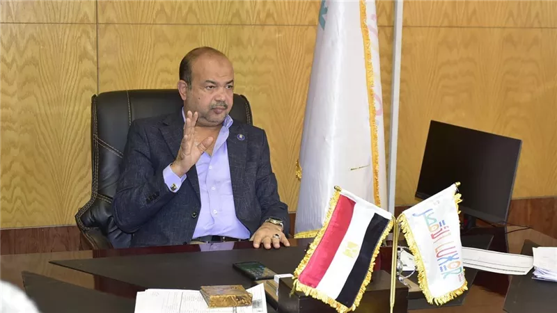 سكرتير عام محافظة الأقصر يتابع موقف طلبات التصالح ورخص المحال بالمراكز والمدن