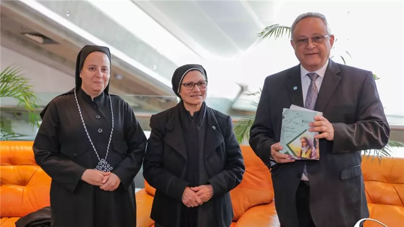 مدير مكتبة الإسكندرية يستقبل وفدا من دير الأنبا إبرام اليوم