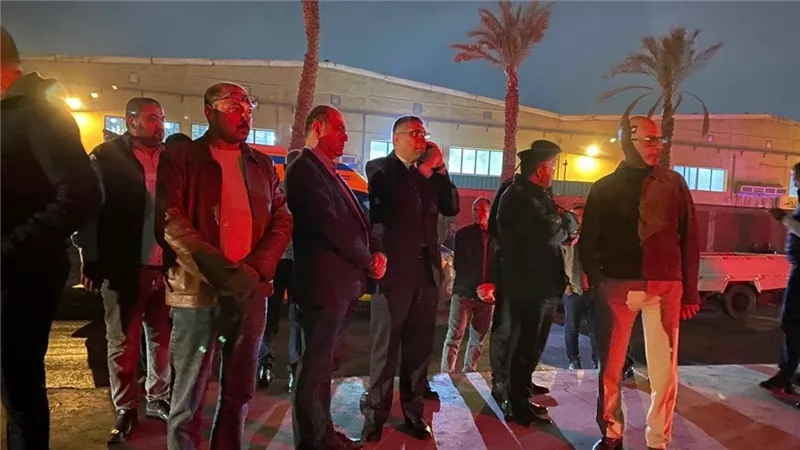 محافظ الجيزة يتابع عمليات إطفاء حريق بمصنع أخشاب بمدينة 6 أكتوبر | صور