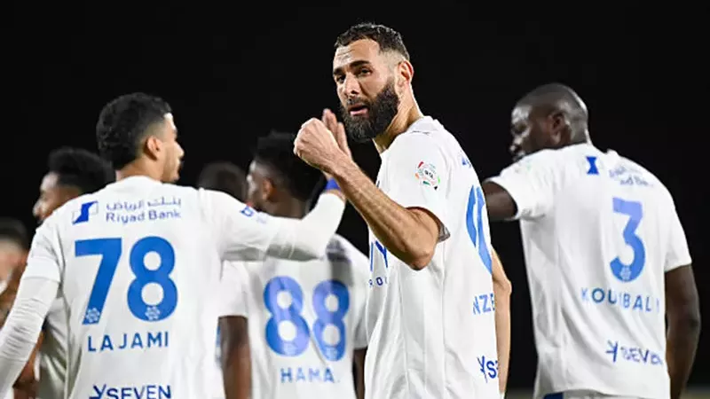 بنزيما يقود تشكيل الهلال الرسمي ضد الحزم في دوري روشن السعودي