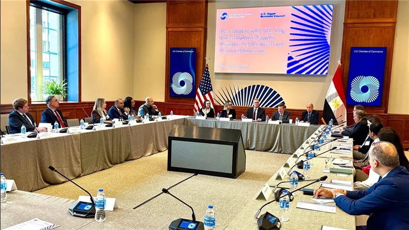 وزير البترول يعقد لقاء مائدة مستديرة مع ممثلي الشركات الأمريكية بغرفة التجارة 