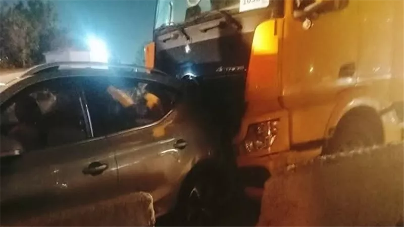 إصابة 6 أشخاص في حادث تصادم سيارة نقل ثقيل بعدة سيارات وتكتوك بالإسكندرية