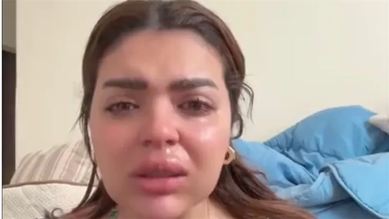 عايزة تبقى تريند..محاولة انتحار البلوجر 